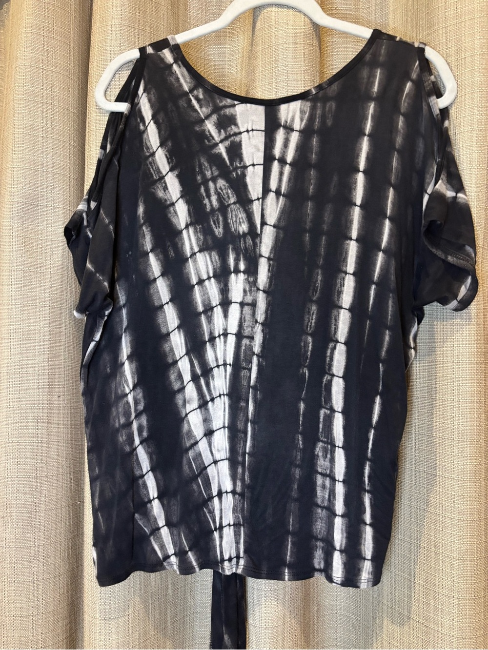 Tie-Front Cold-Shoulder Top in tie-dye Black and White - Picture 6 of 8
